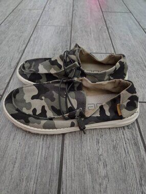 Hey Dude Wendy Camo Women's Slip On Shoes Sneakers Size 9